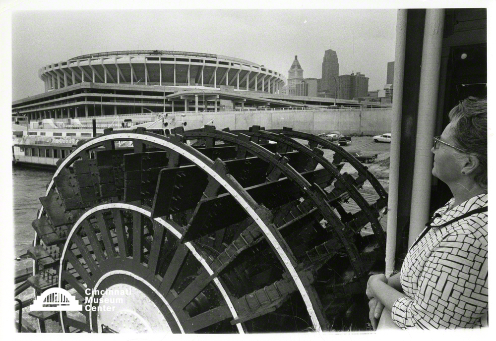 historical photo of a river boat in cincinnati