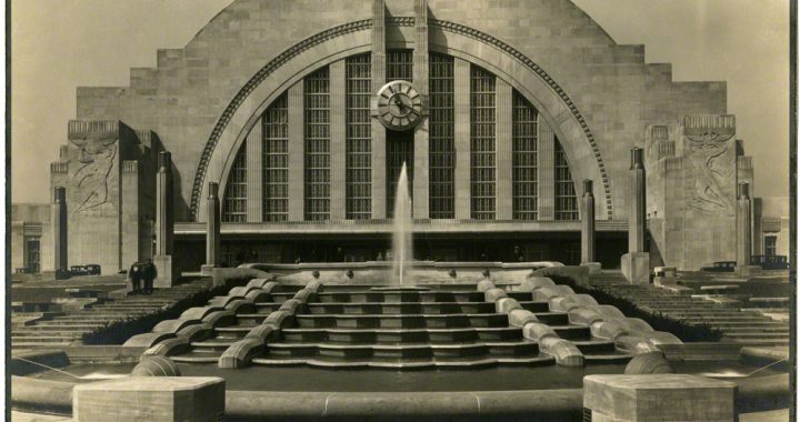 Cincinnati Union Terminal, c.1933.