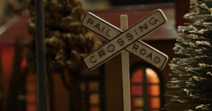 model train rail road crossing sign