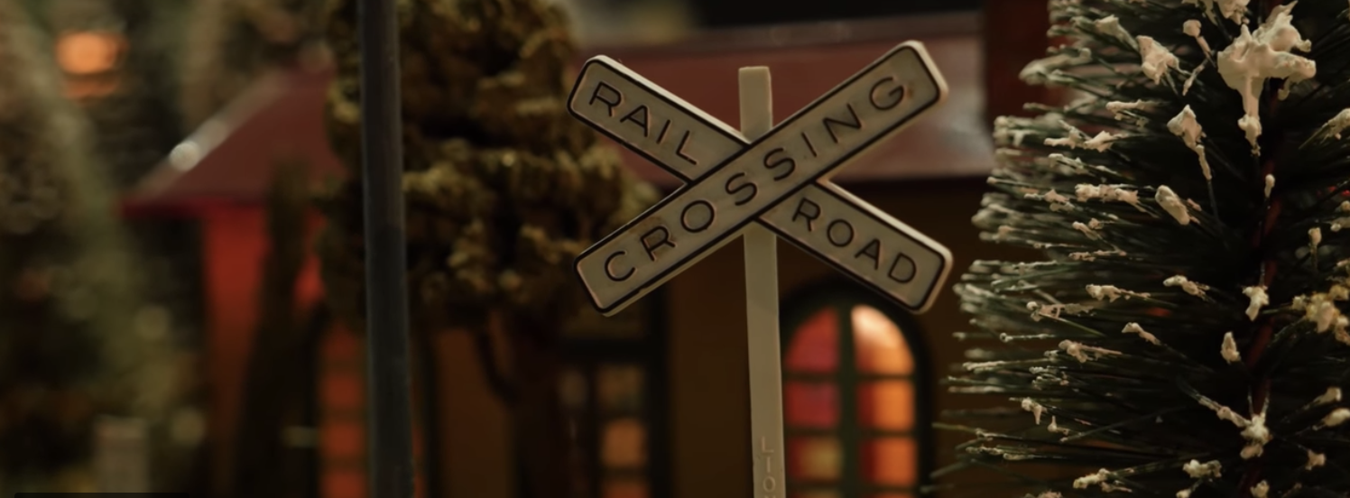 model train rail road crossing sign