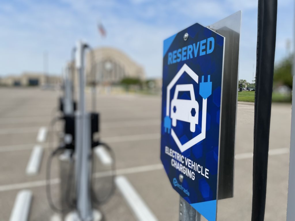 Cincinnati Museum Center partners to add electric vehicle charging